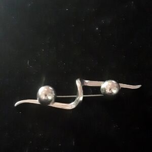 Elegant Silver Tone Brooch (Monet)